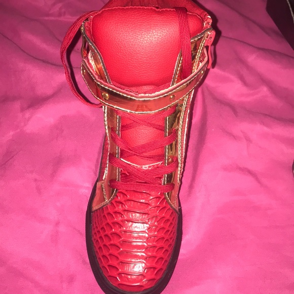 Shoes - Picture 5 of 7